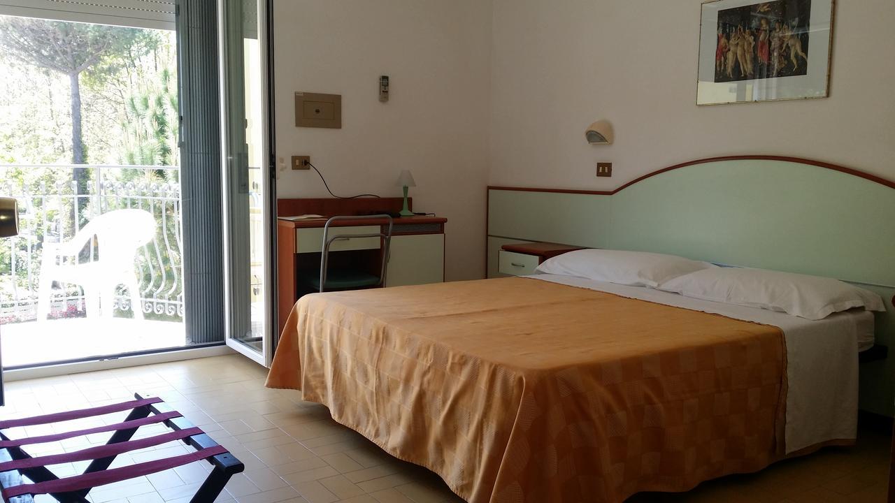 Hotel La Falena 切尔维亚 外观 照片