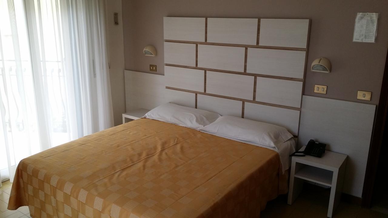 Hotel La Falena 切尔维亚 外观 照片