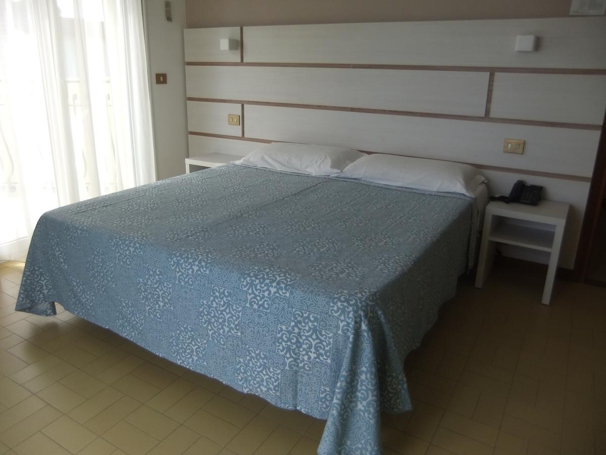 Hotel La Falena 切尔维亚 外观 照片