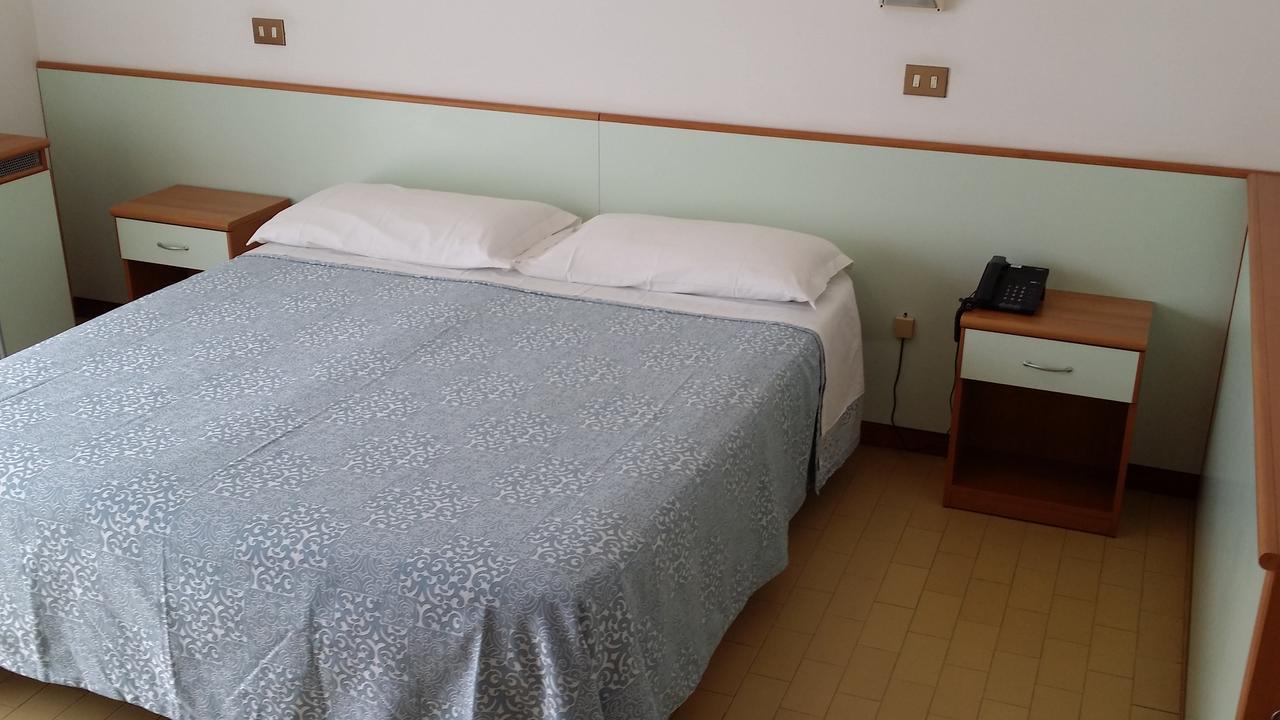 Hotel La Falena 切尔维亚 外观 照片