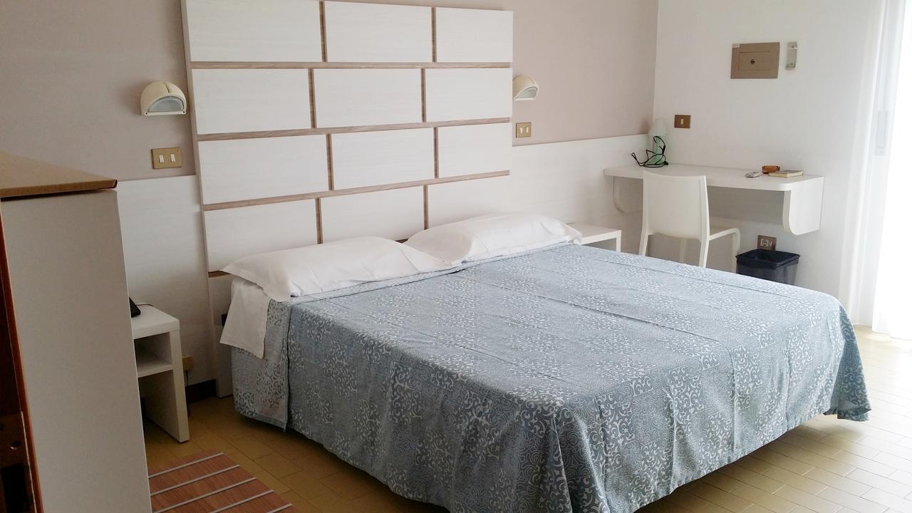 Hotel La Falena 切尔维亚 外观 照片