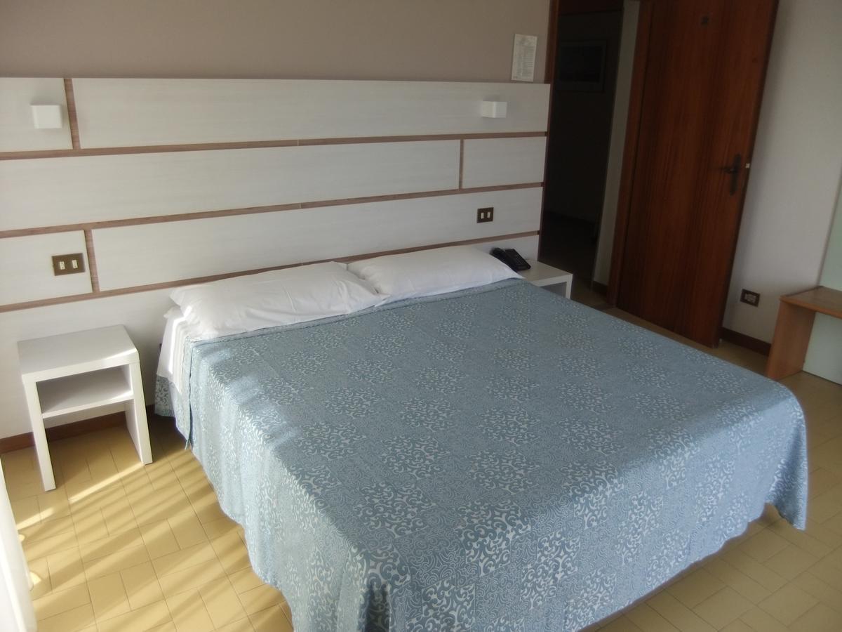 Hotel La Falena 切尔维亚 外观 照片