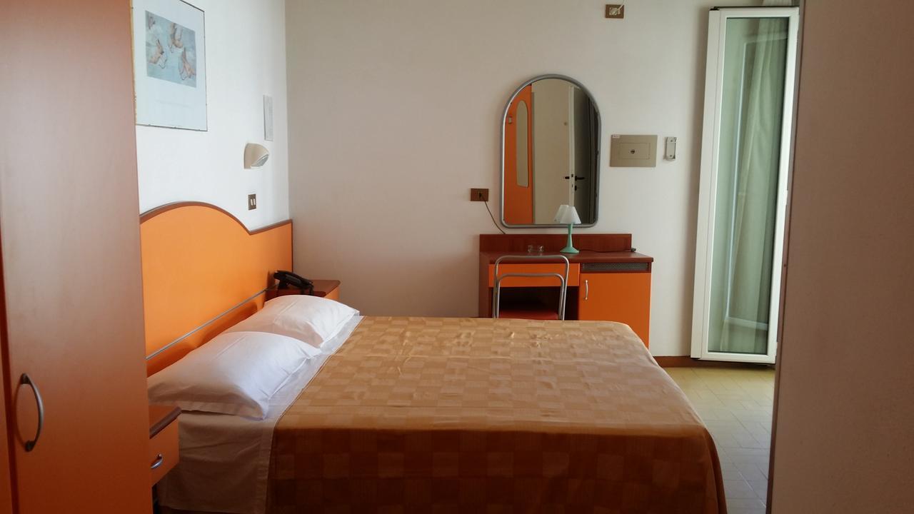 Hotel La Falena 切尔维亚 外观 照片