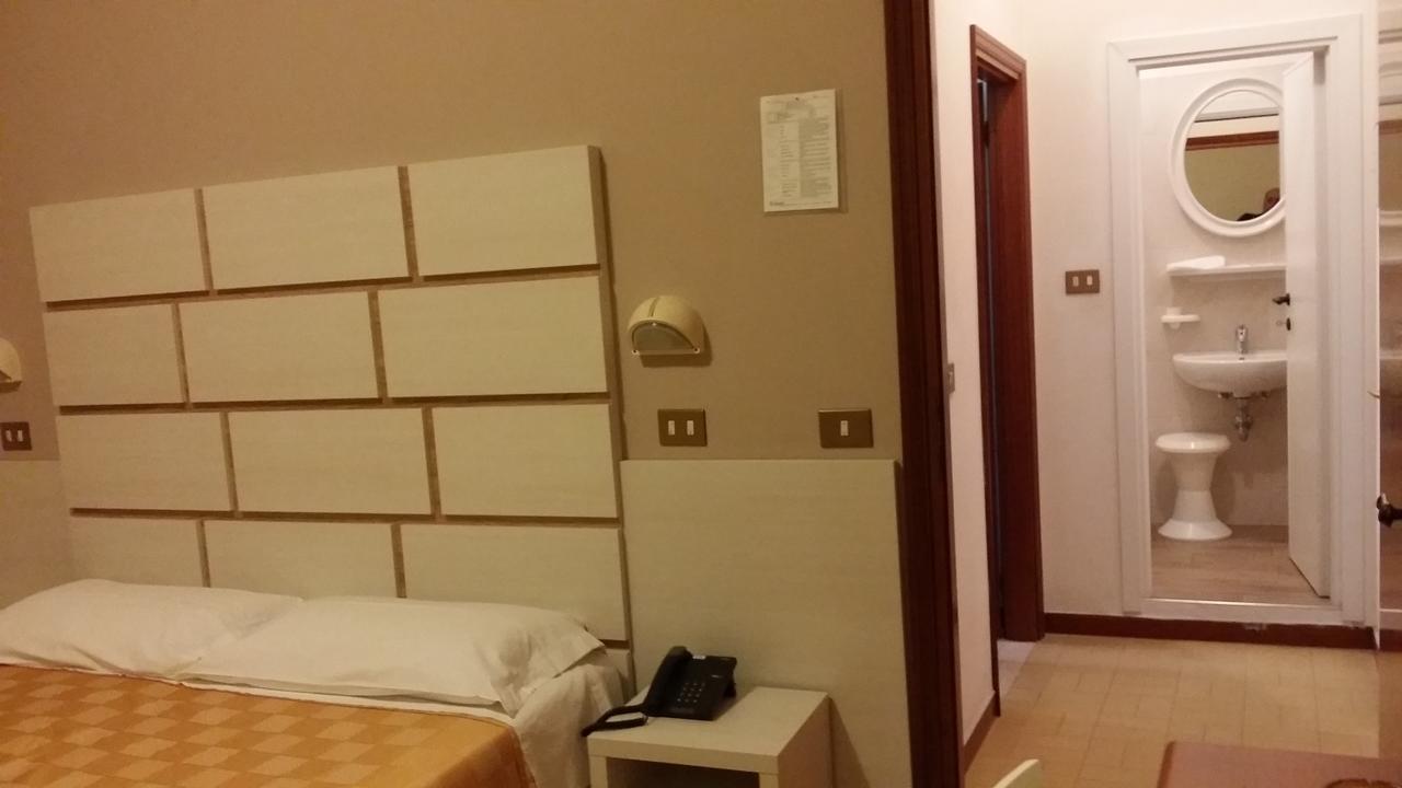 Hotel La Falena 切尔维亚 外观 照片