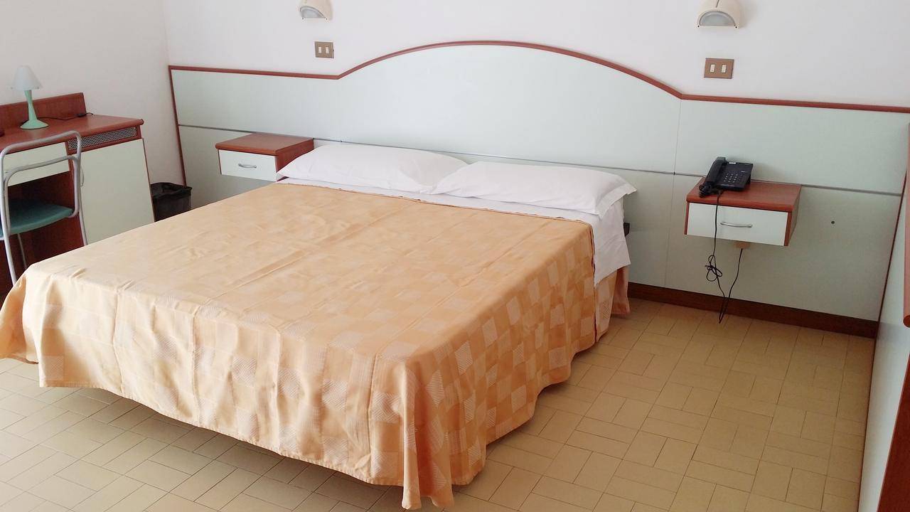 Hotel La Falena 切尔维亚 外观 照片