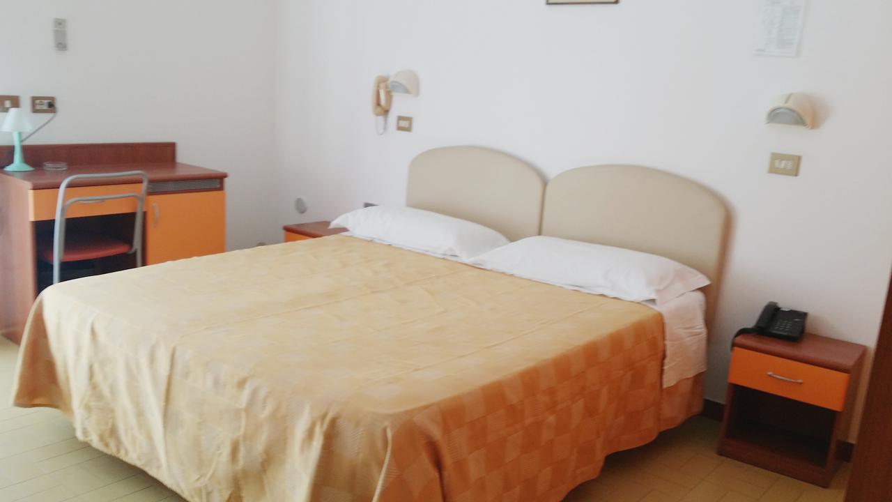 Hotel La Falena 切尔维亚 外观 照片