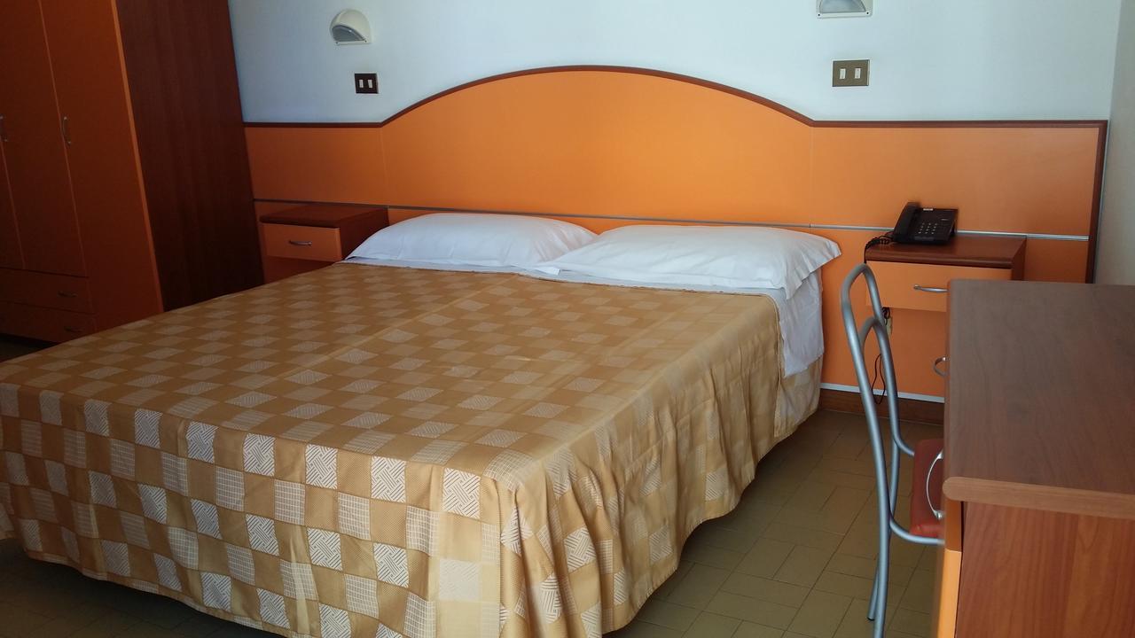 Hotel La Falena 切尔维亚 外观 照片